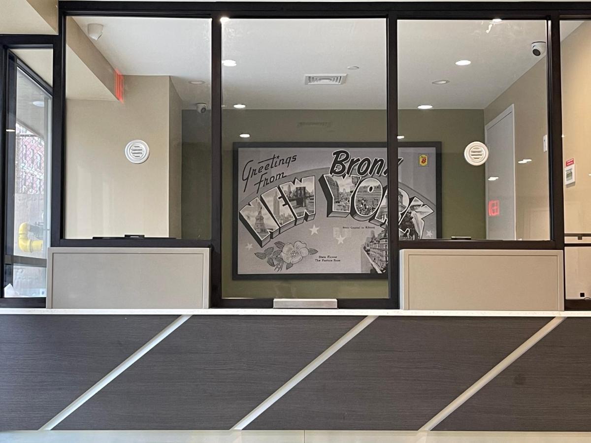 Hotel Super 8 By Wyndham Bronx Near Botanical Garden Nueva York Exterior foto